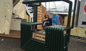 Creatieve klanten met PVC buizen en hulpstukken